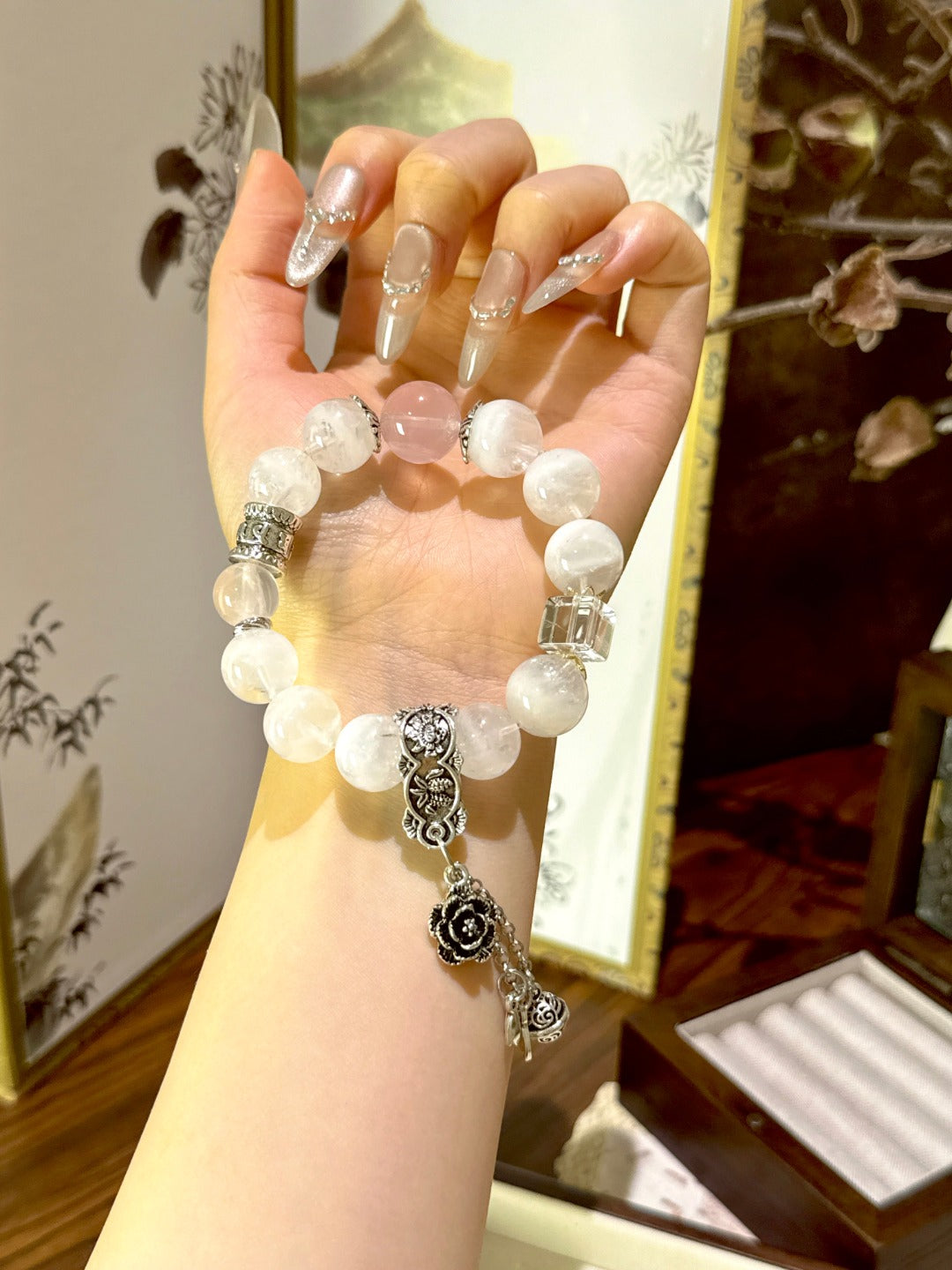 ▫️▪️ White pink crystal white water sugar cube bracelet